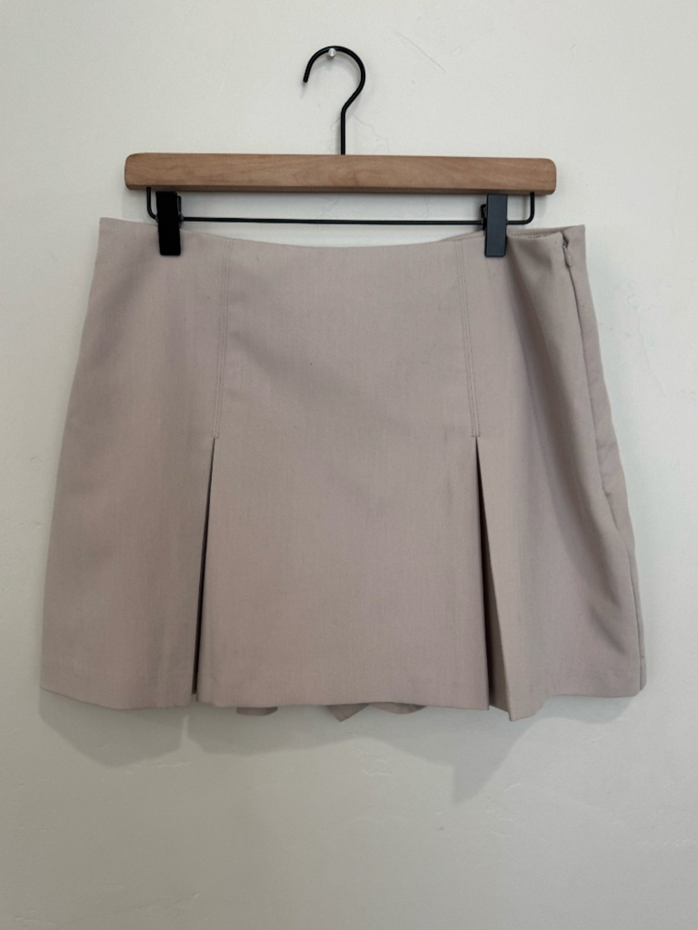 Abercrombie & Fitch Beige Pleated Skort Size Large Preppy Minimalist Chic